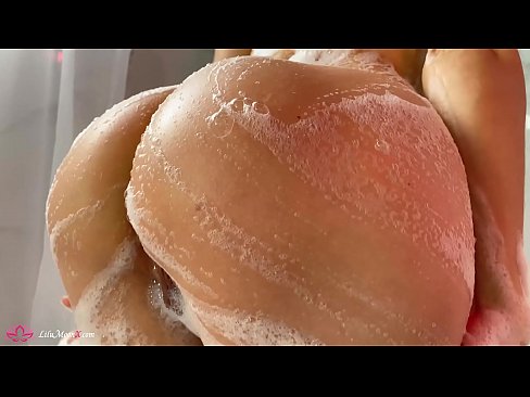 ❤️ Brunette dushda kuchli orgazm uchun vibrator bilan mushukni onanizm qiladi ❤️ Anal pornoda bizda ﹏