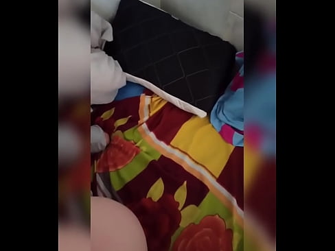 ❤️ Mening xonadoshim uyda yolg'iz qoladi, chunki eri ta'tilga ketadi va men uni sikish va eshagini sut bilan to'ldirish imkoniyatidan foydalanaman ❤️ Anal pornoda bizda ﹏